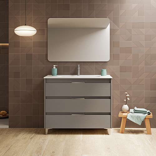 Mueble de baño SUKI de 100 cm con tres cajones + espejo KAWA. Acabado en Fumé Arenado. | Incluye lavabo cerámico.