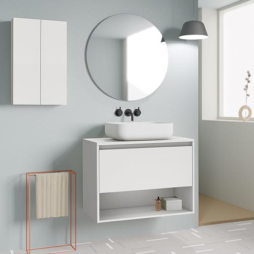 Mueble de baño NIWA TOP de 80 cm con un cajón y un hueco + Espejo KAWA. Acabado en Blanco Brillo. | Incluye lavabo cerámico