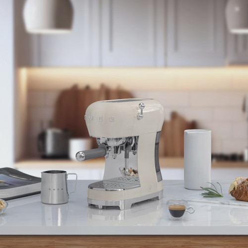 Cafetera Express 15br Smeg ECF02CREU Crema - foto 3