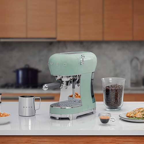 Cafetera Express 15bares Smeg ECF02PGEU 50's Style Verde - foto 3